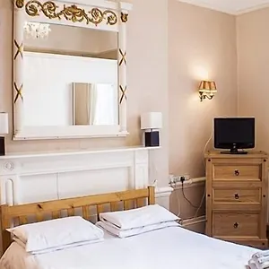 https://the-queensbury-hotel.brighton-hotels-england.com